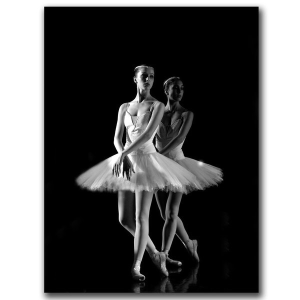Trademark Fine Art Dancers by Martha Guerra - 18x24 Canvas Ready to Hang, 18x24 MG1212-C1824GG